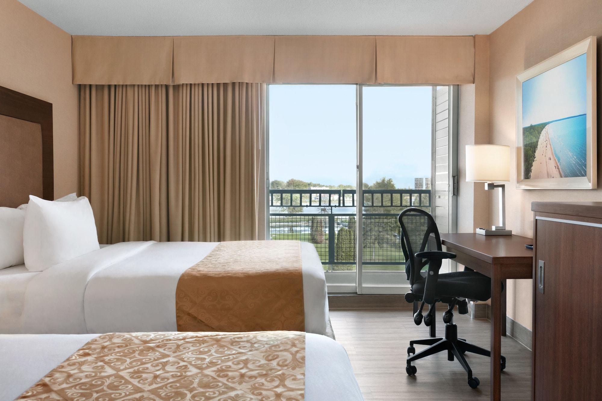 Ramada By Wyndham Belleville Harbourview Conference Center Екстер'єр фото